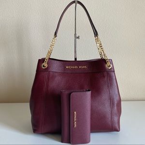 Michael Kors purse and wristlet set